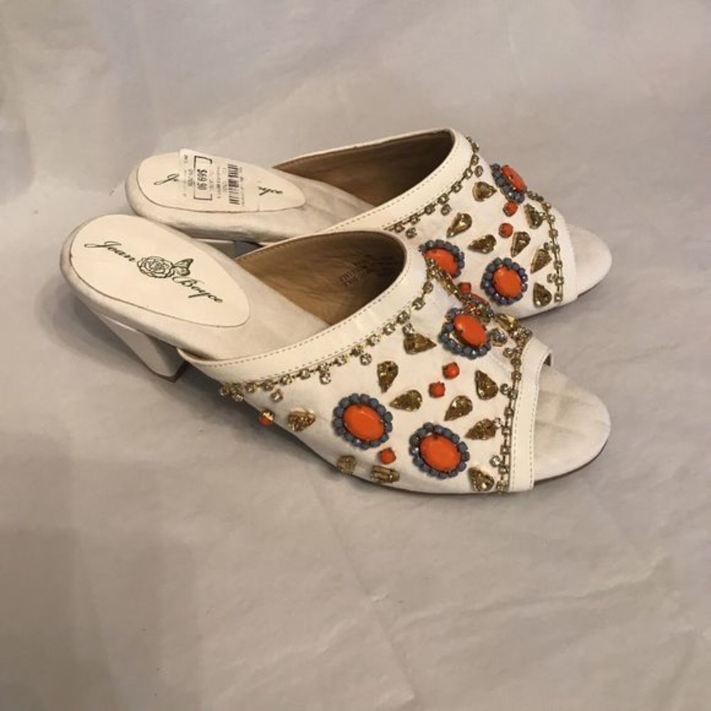 JOAN BOYCE‎ WHITNEY WHITE STUDDED SIZE 8M OPEN TOE SLIDES SHOES  NEW